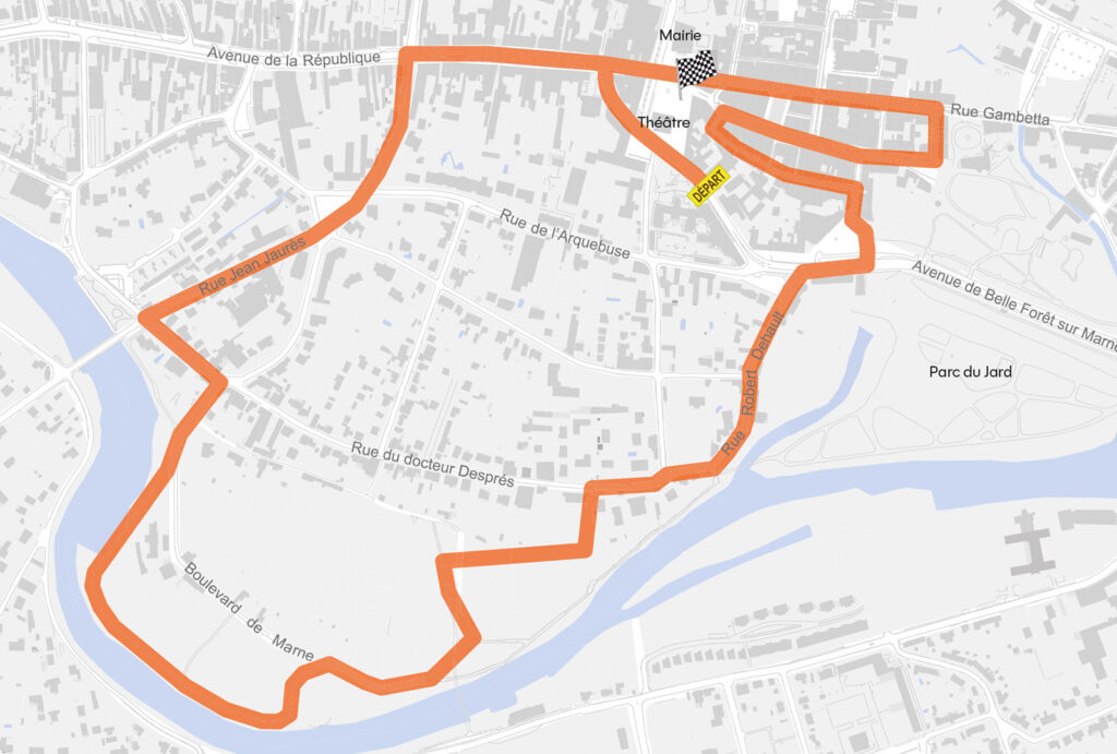 Parcours de course dans une ville avec départ et arrivée à la mairie, passant par des rues et un parc près de la rivière.